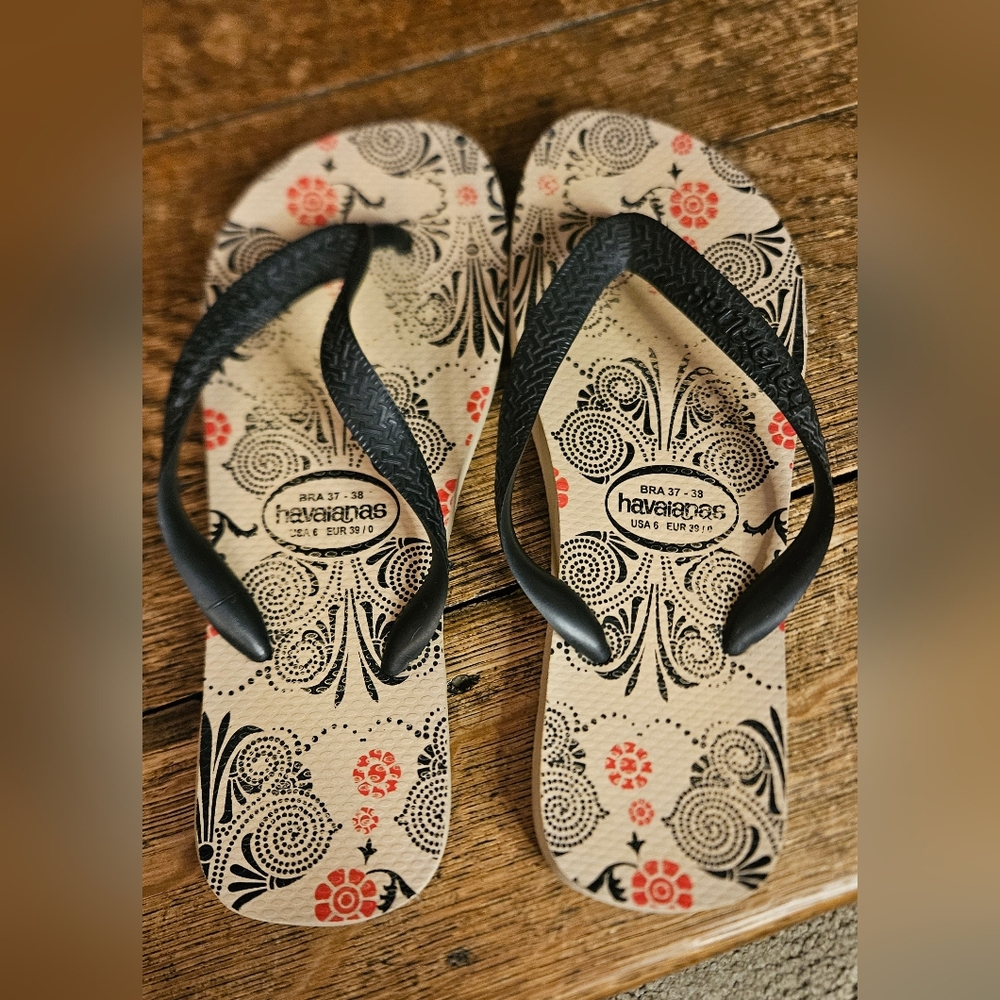 Havaianas Floral Flip Flops - Beige and Black - Size 6 - Picture 1 of 4